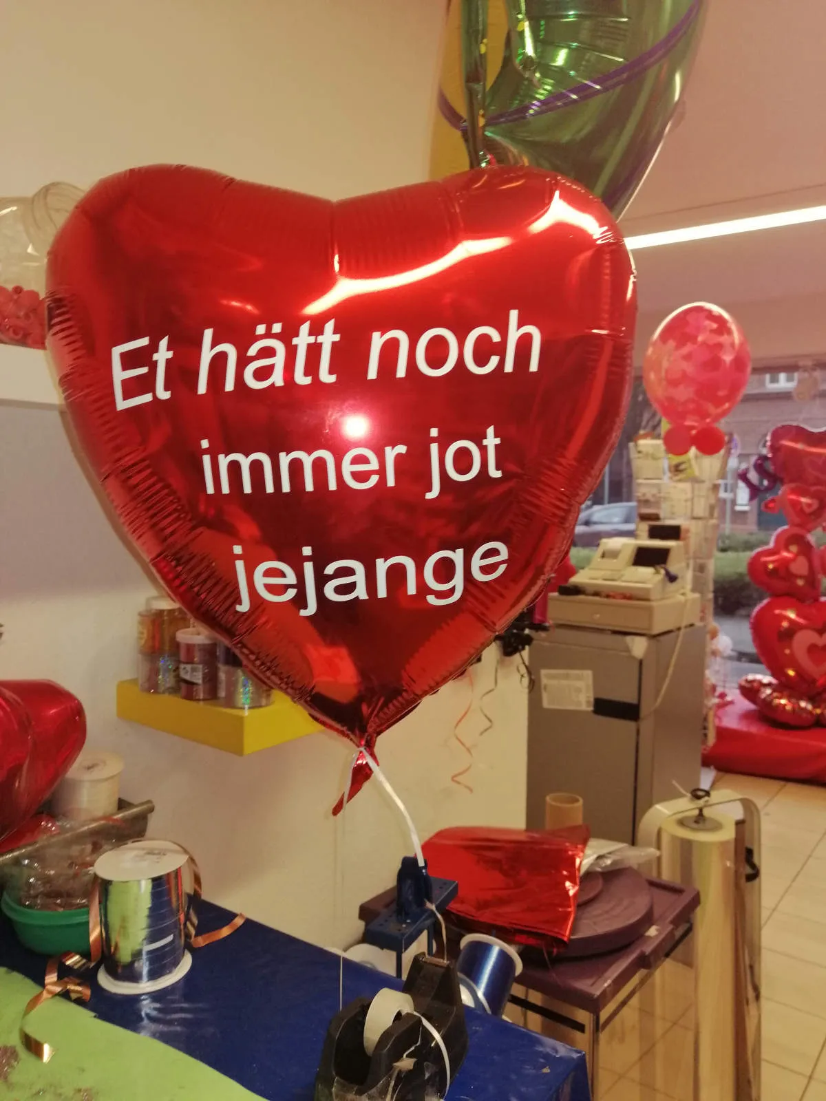 Ballonius, in einem großen Ballon eingeschlossene Luftballons