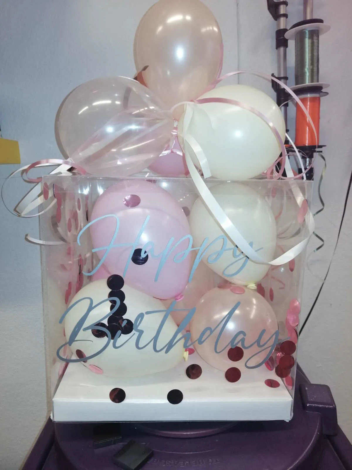 Ballonius, in einem großen Ballon eingeschlossene Luftballons