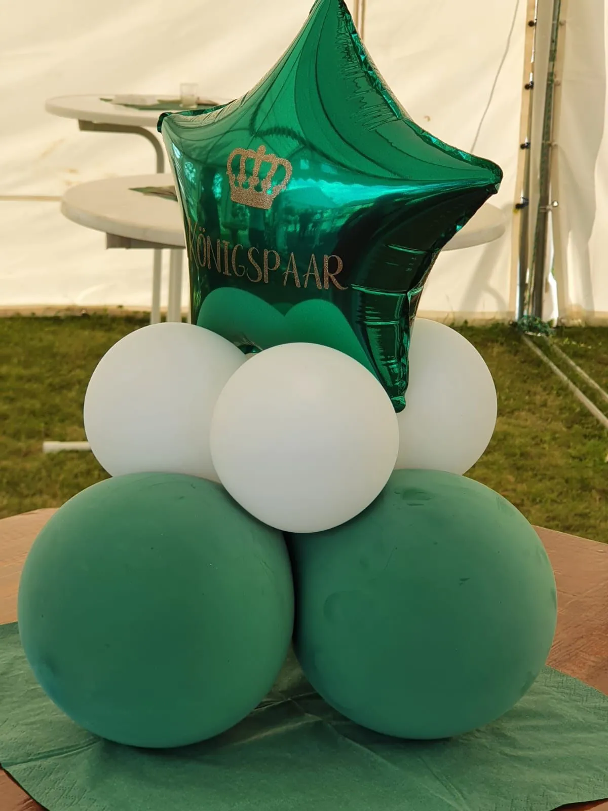 Ballonius, in einem großen Ballon eingeschlossene Luftballons