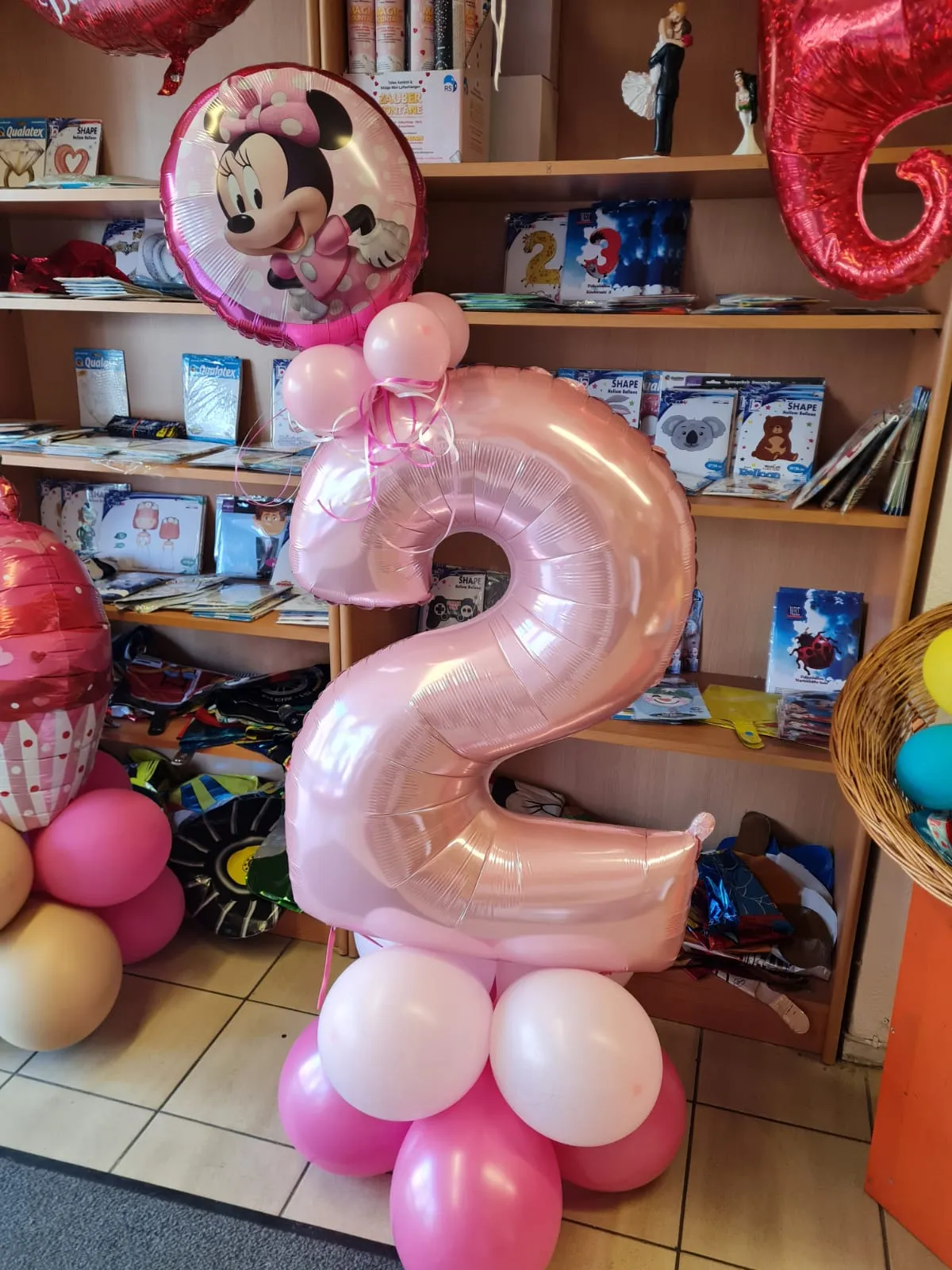 Ballonius, in einem großen Ballon eingeschlossene Luftballons